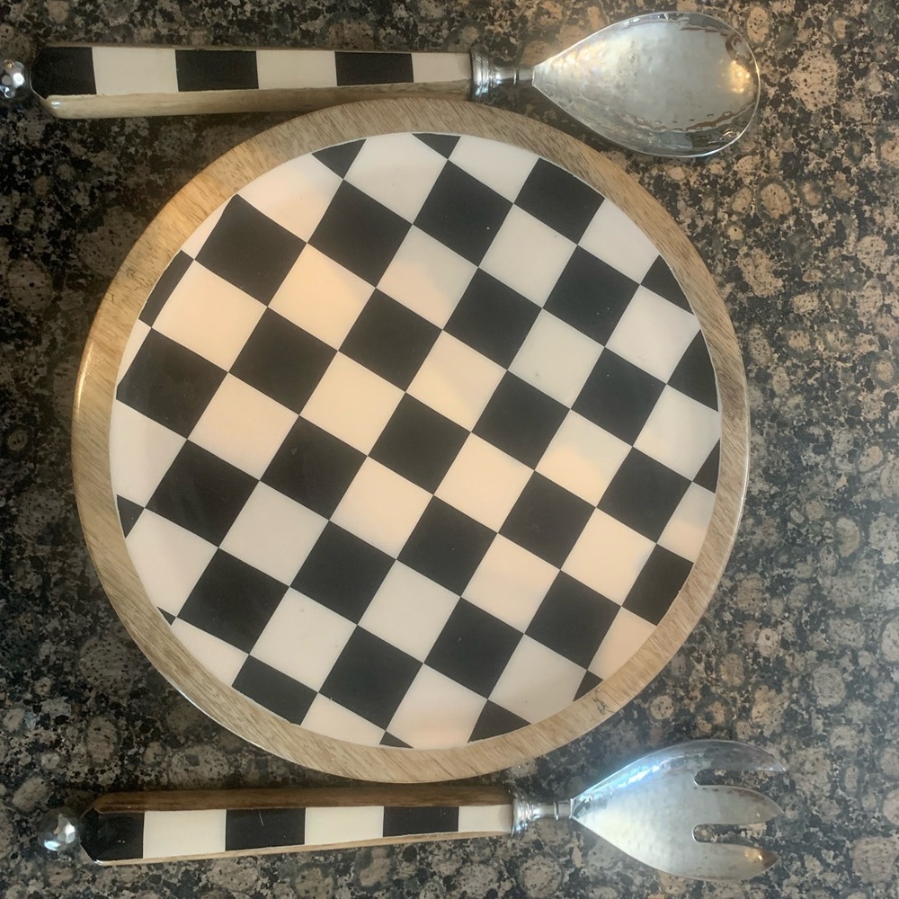 Elegant Checkered Dinnerware Set in Black and White